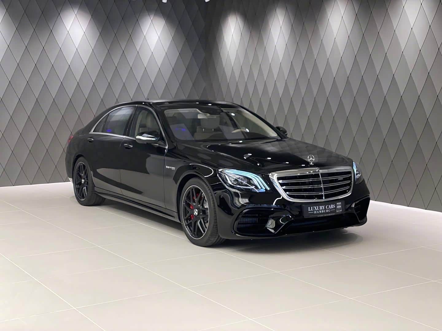 外观全部黑化的奔驰s级,真正的大佬