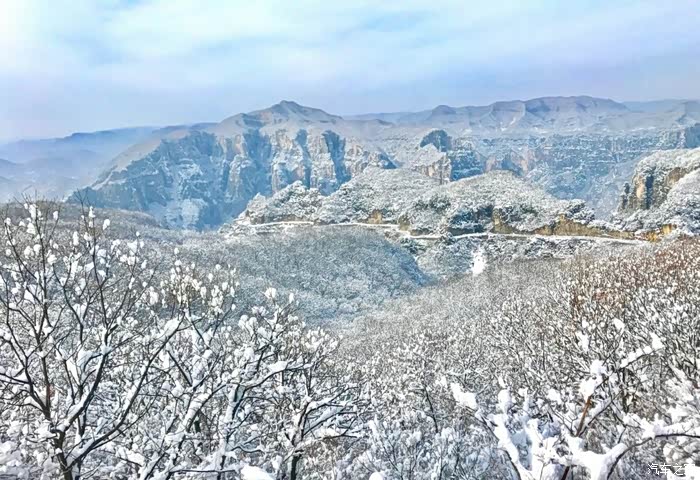 和沃尔沃s60l自驾游红后峡