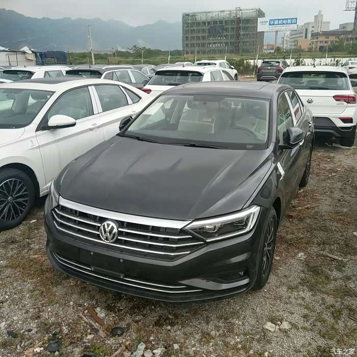 谁有19款速腾砾石灰颜色的实拍照?发出来参观一下!