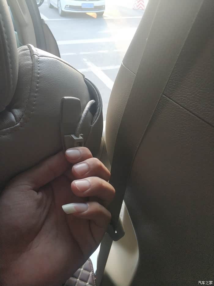 绝对的轻度改装25s,只是贴了门槛条