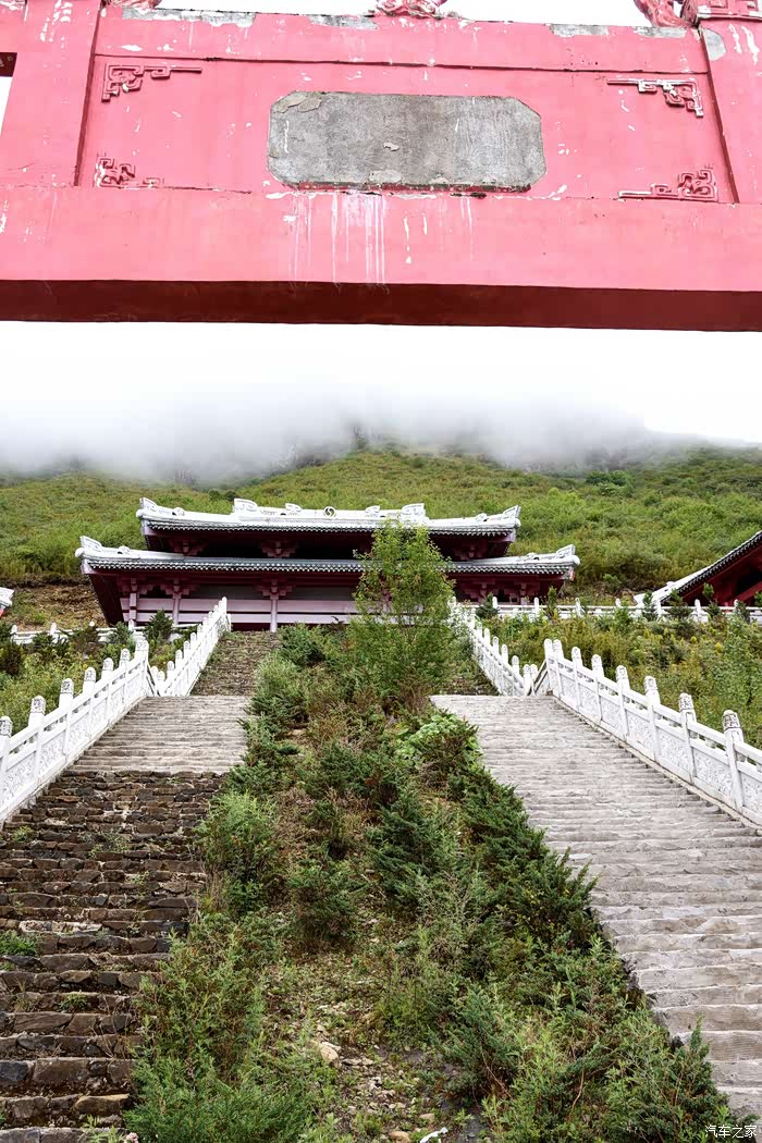 【图】云雾里的大姑牛山,紫霞宫_云南论坛_汽车之家论坛