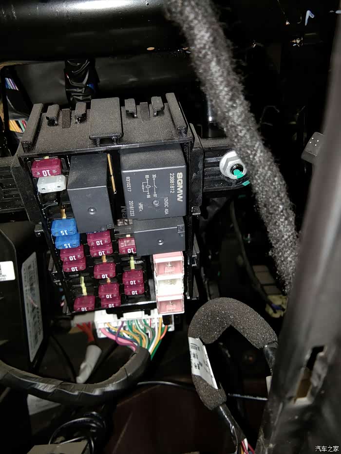 哪个是保险丝啊