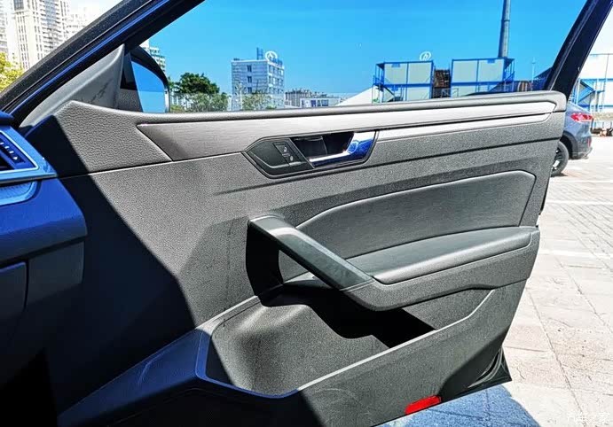 扮猪吃老虎 大众带字幕