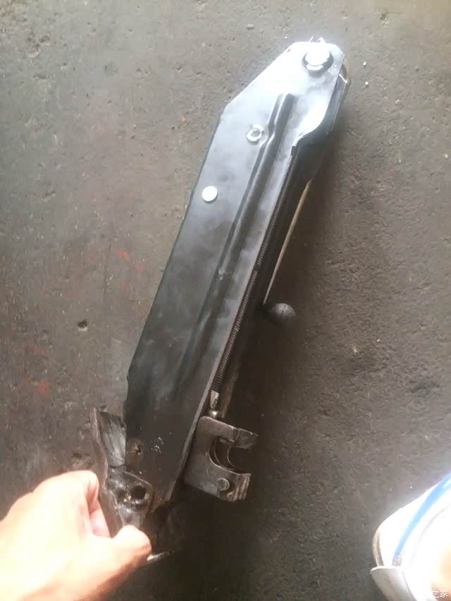 买了个奥迪a8的千斤顶,太垃圾