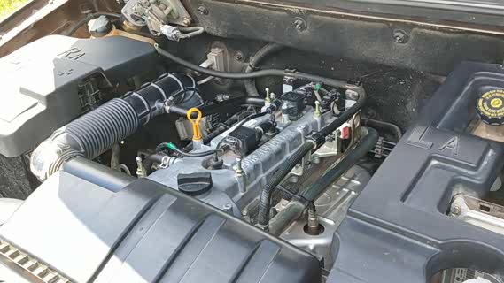 五万公里了,清洗一下发动机舱.