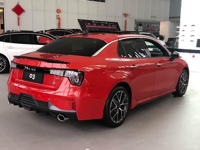 红色很骚气黑色霸气选哪个颜色好