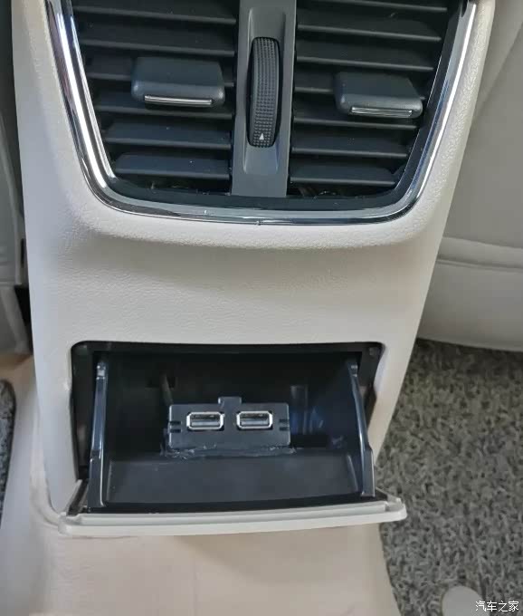 这是后排烟灰缸吗被烟头装满了