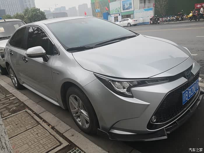雷凌双擎银色