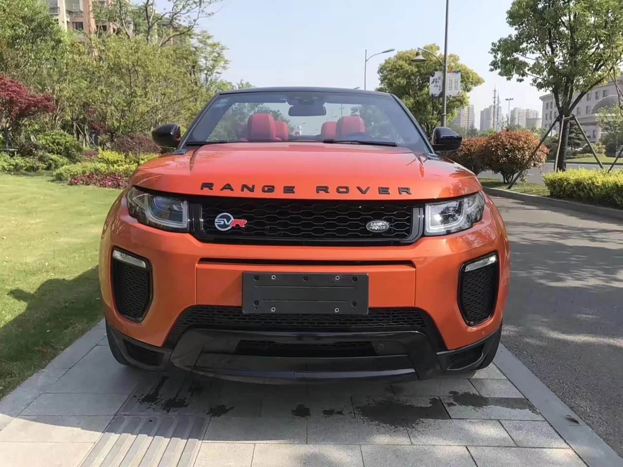 橙色加敞篷,这样的路虎揽胜还真不多见