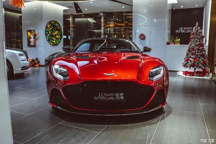 红红火火高颜值的阿斯顿马丁dbssuperlegger