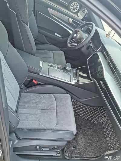 真皮加翻毛皮组合也让人耳目新朋友见都说第次见这样设计