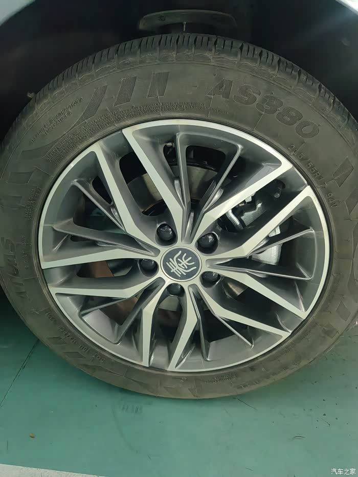 出两条2155517的轮胎3000公里无修无补