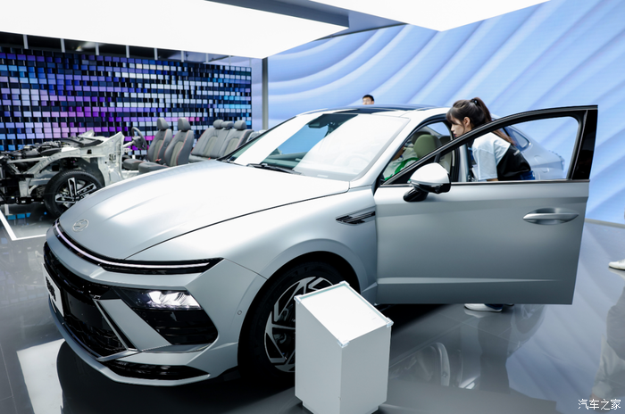 去车展看车了北京现代展台看点多多