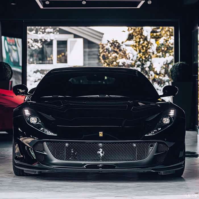 【图】ferrari 812 superfast黑的很彻底,霸气_法拉利812论坛_汽车之