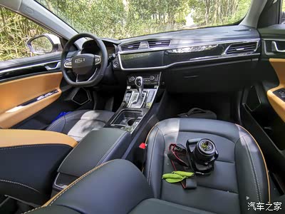 2700的轴距,使帝豪gl的内部空间宽敞大气,电动座椅调节方便实用.