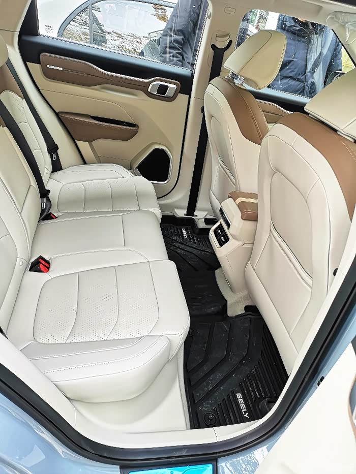 来自几何图案美,感受未来,看吉利icon现车实拍