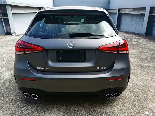 奔驰amg a45,这个哑光灰车漆太漂亮了