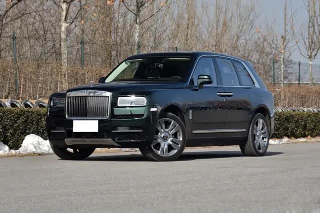 劳斯莱斯帕特农神庙造型的镀铬方形大前脸,气势上直接拿捏到顶