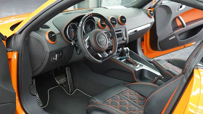 奥迪tts内饰改装案例—内外"橙橙"相搭