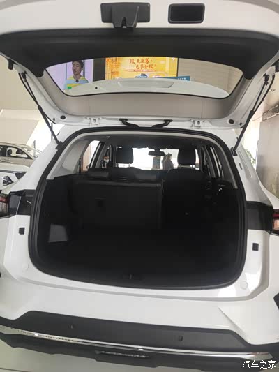 后备箱空间可以!