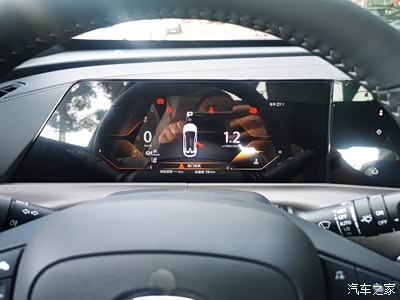 液晶仪表盘画质清晰,车辆信息一目了然