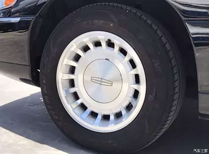 第三代林肯城市town car,美系豪华的绝唱!