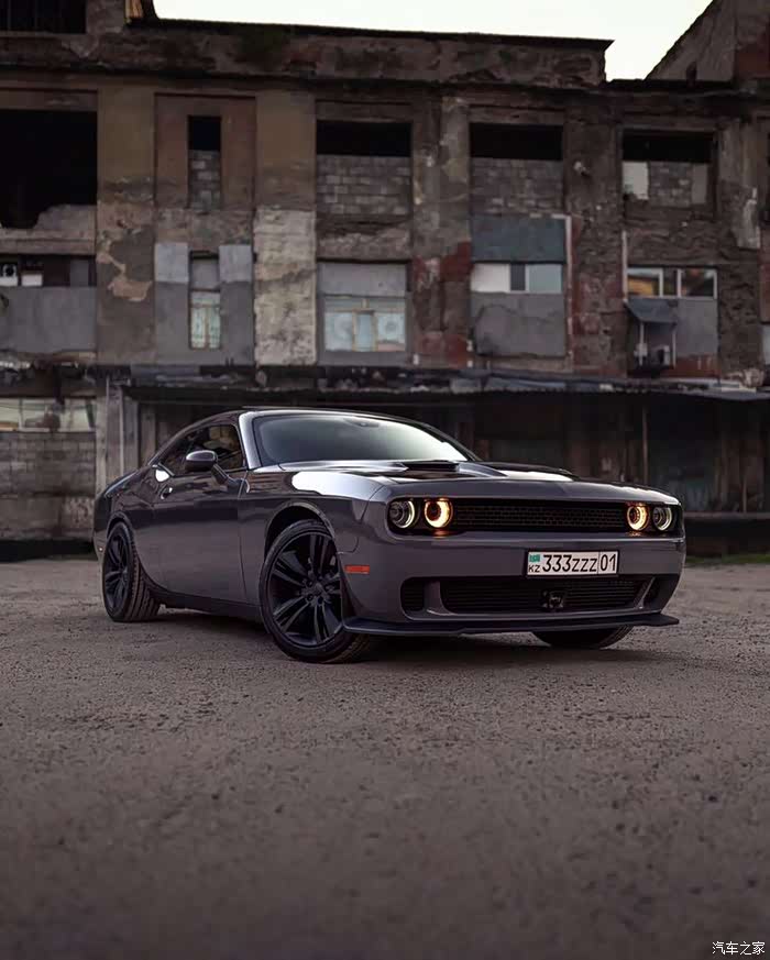 道奇challenger这小圆灯好可爱