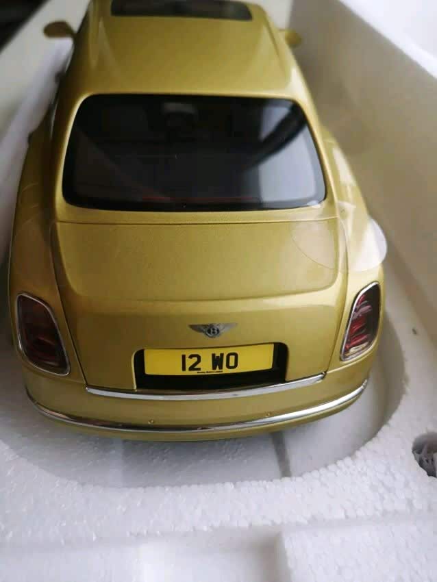 小宾利,出来嘚瑟嘚瑟