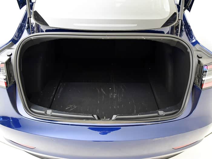 model3下雨时开启后备箱雨水顺后档玻璃会流进后备箱