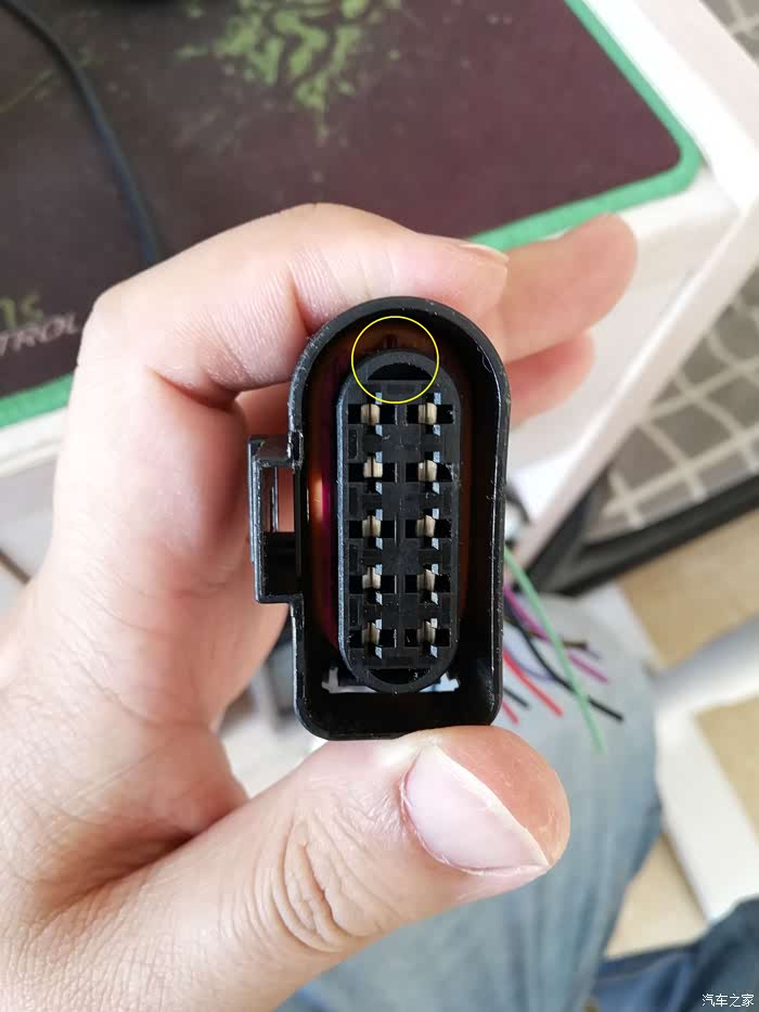 2014款polo更换前大灯供电大线插头教程原创申精贴