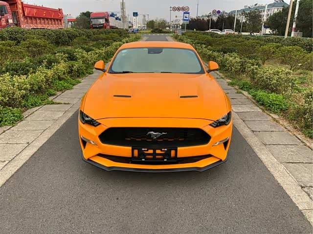 福特野马最便宜的跑车外观非常帅气