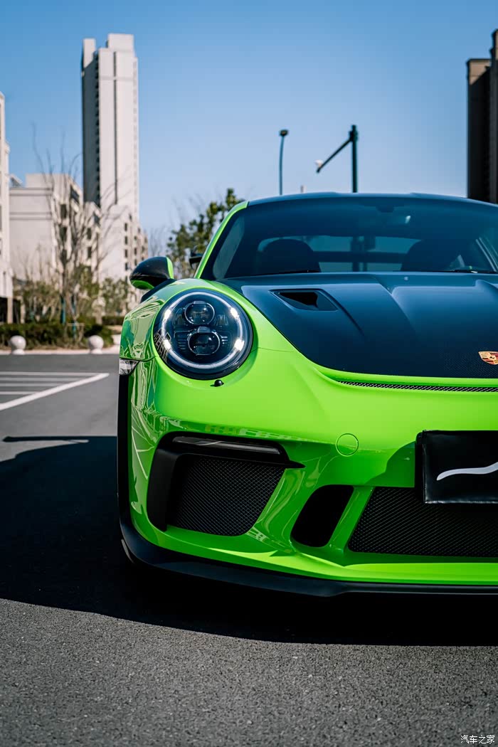 帅气靓丽的保时捷小绿色