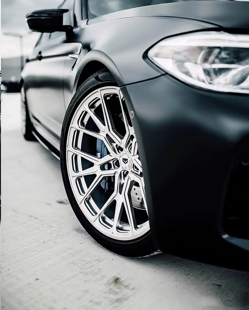 宝马m5换沃森轮毂