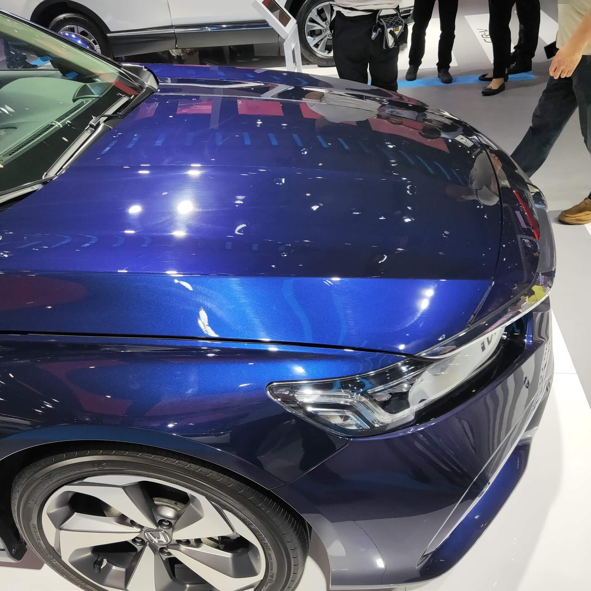 混动月光蓝实拍图