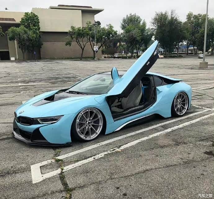 蓝白配宝马i8