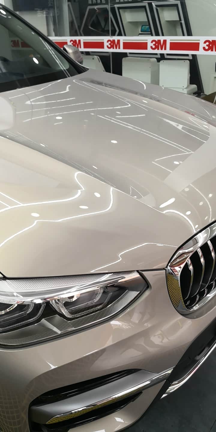 月光银贴膜车衣作业