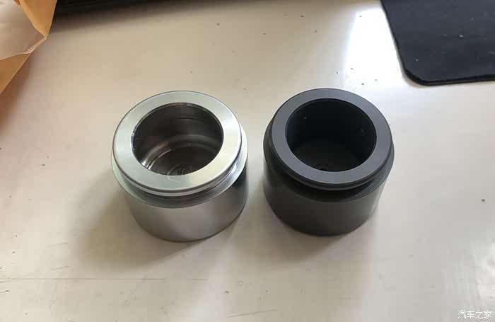 gs430刹车还不足升级gs350陶瓷活塞完美安装提升刹车质感
