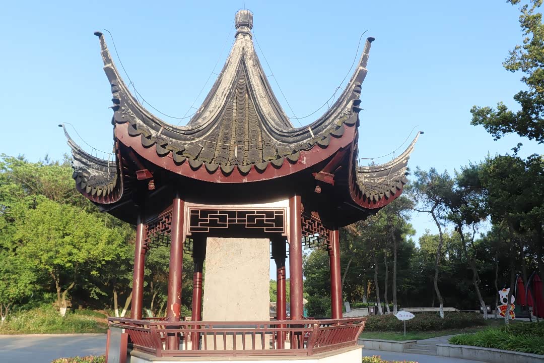 大七伴我游亭中立碑的圣过潭