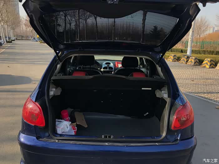 后备箱对于日常个用车我来说用了,直接把后座设计成座就完美了