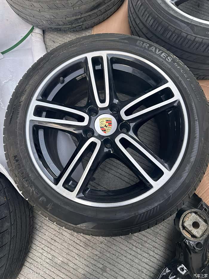 出保时捷帕拉梅拉原厂轮毂带马牌轮胎19寸