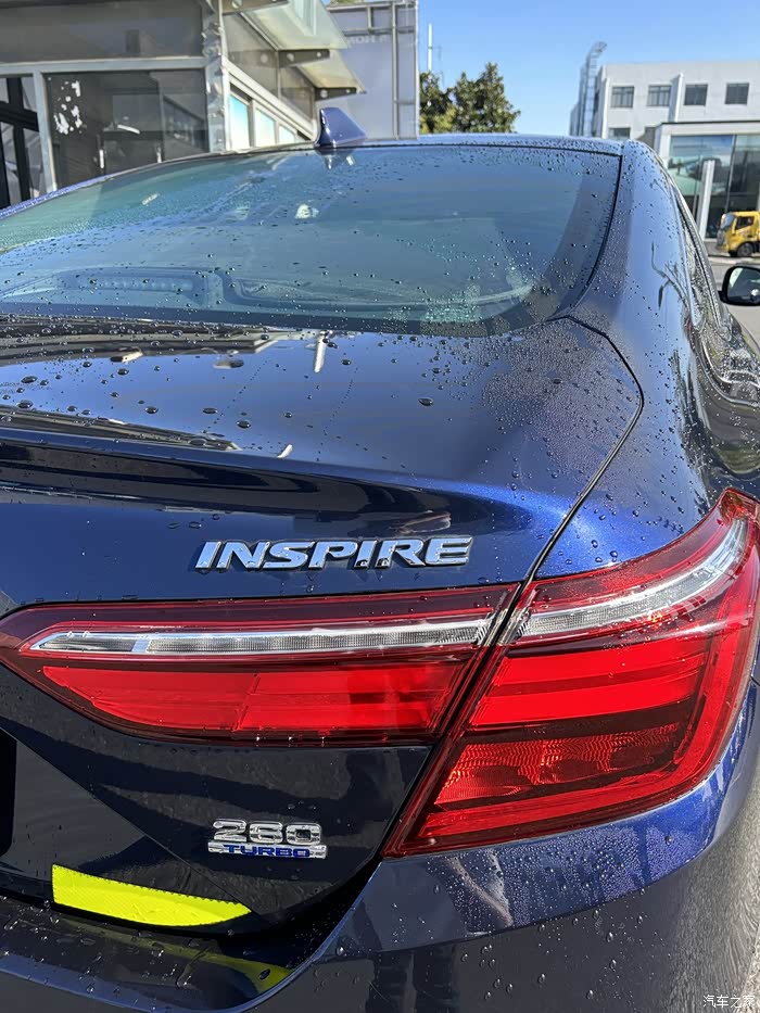 inspire 索赔后尾灯