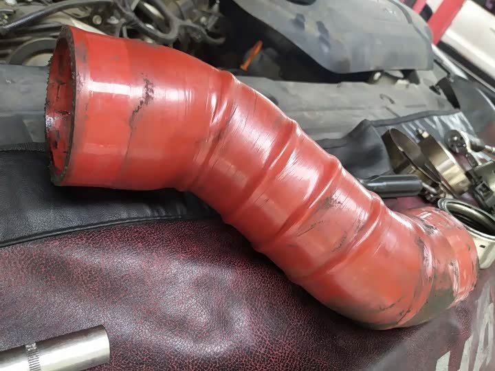 柴九涡轮增压管二次改装作业