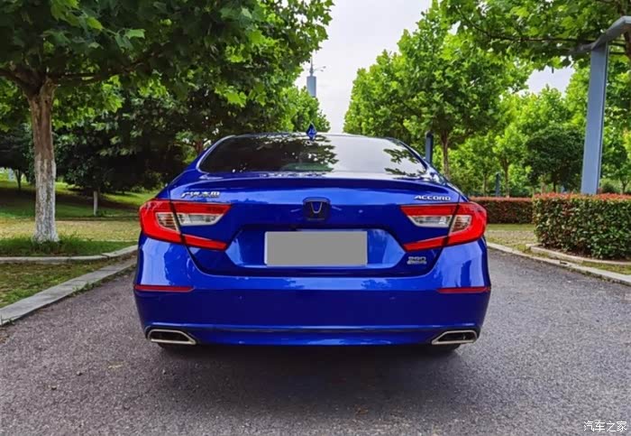 婚车的选择十代雅阁极光蓝