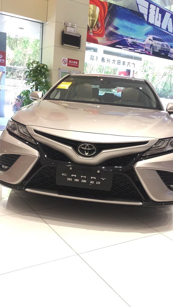 凯美瑞2019款2.5s锋尚版,外表酷炫