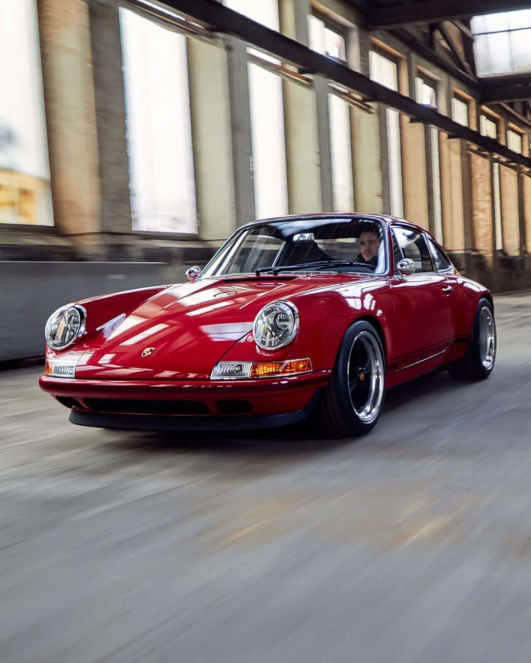 红色心跳之复古典保时捷