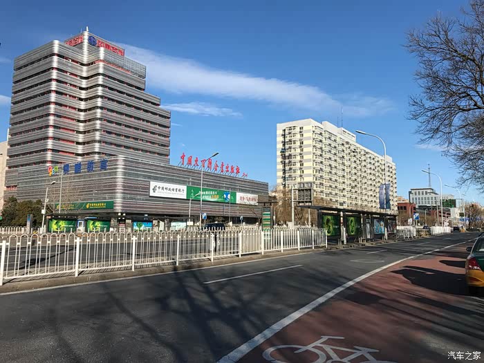 昨日天蓝云少留影阜成门桥