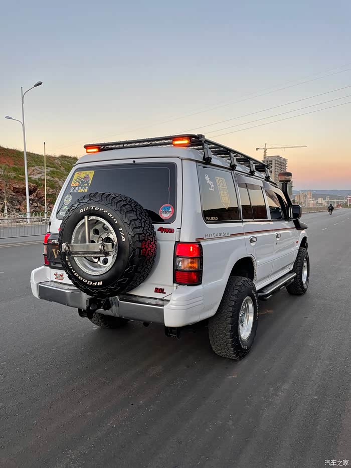 猎豹黑金刚2030b30v6自动档超选四驱