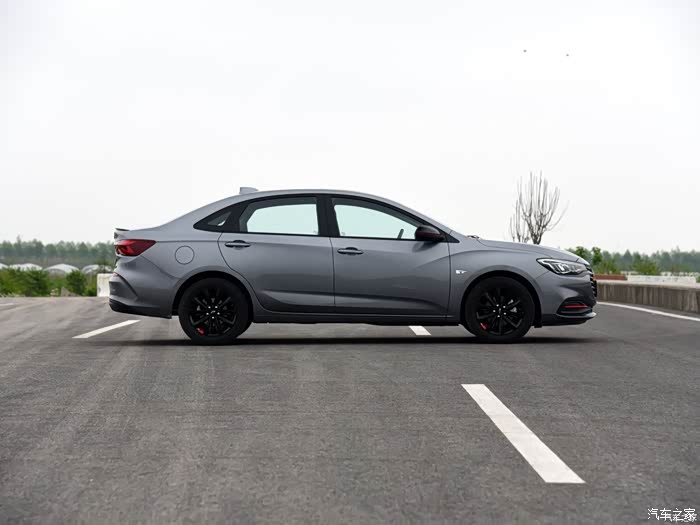 科鲁泽大家觉得什么颜色好看