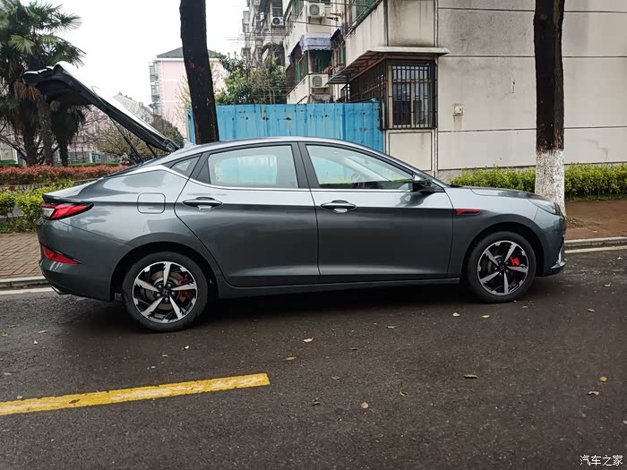 提车作业思皓a5首秀钢铁小伙伴来报道