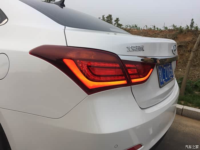 名图改装led尾灯闲鱼上1300一套是原厂配件还是国内自己山寨的